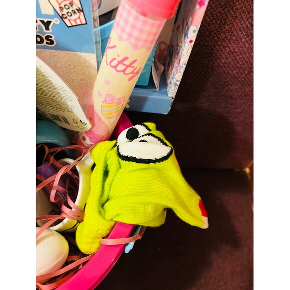 Hello kitty and friends Easter bundle with adorable 40 x 50 rainbow world throw - Picture 9 of 12